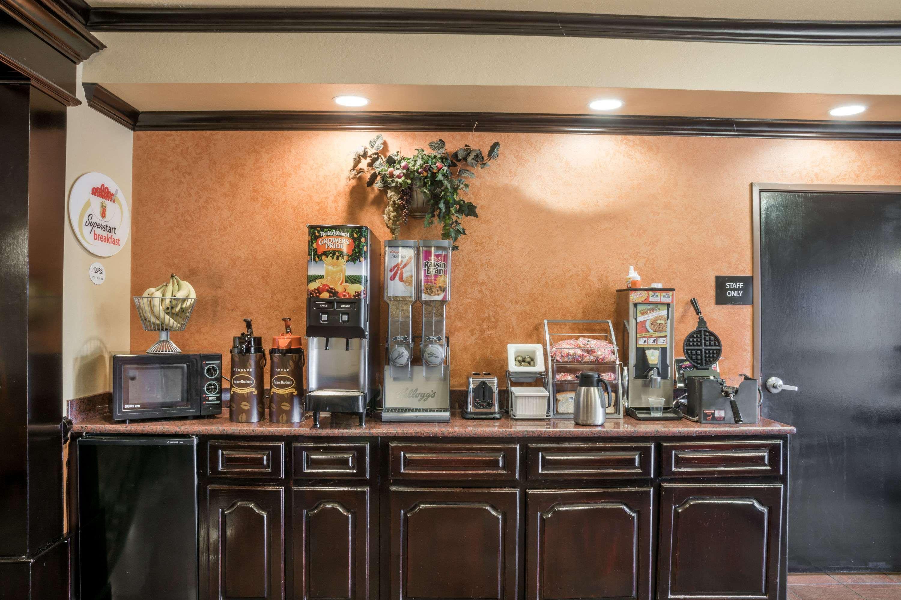 Lodge Econo I-10 South Beaumont