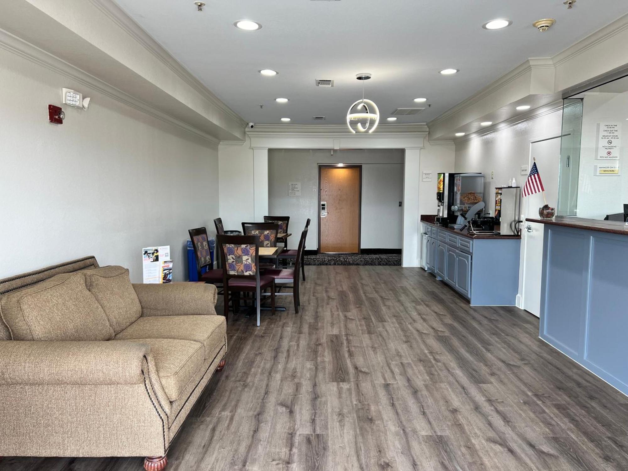 Lodge Econo I-10 South *